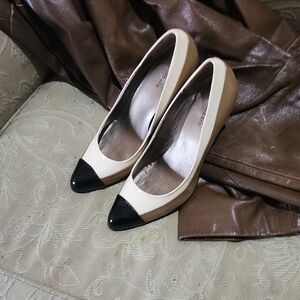 Elegant Two-Tone Women's Pumps